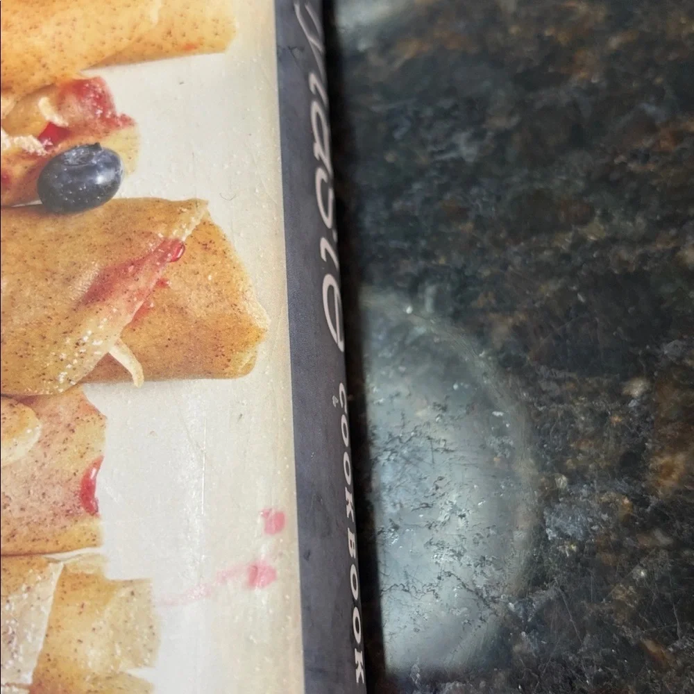 GUC The Skinny Taste Cookbook by Gina Homolka